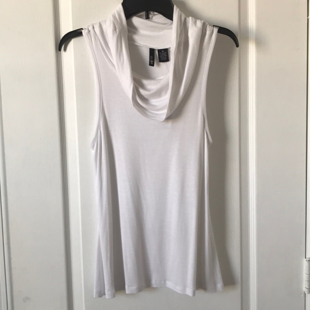 White sleeveless turtleneck tee